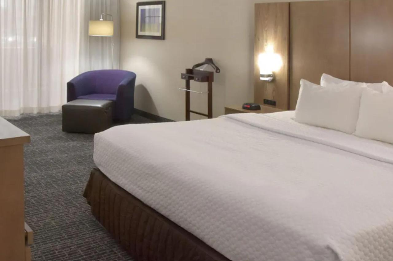 Hotel Crowne Plaza Cleveland Airport By Ihg Middleburg Heights Exterior foto