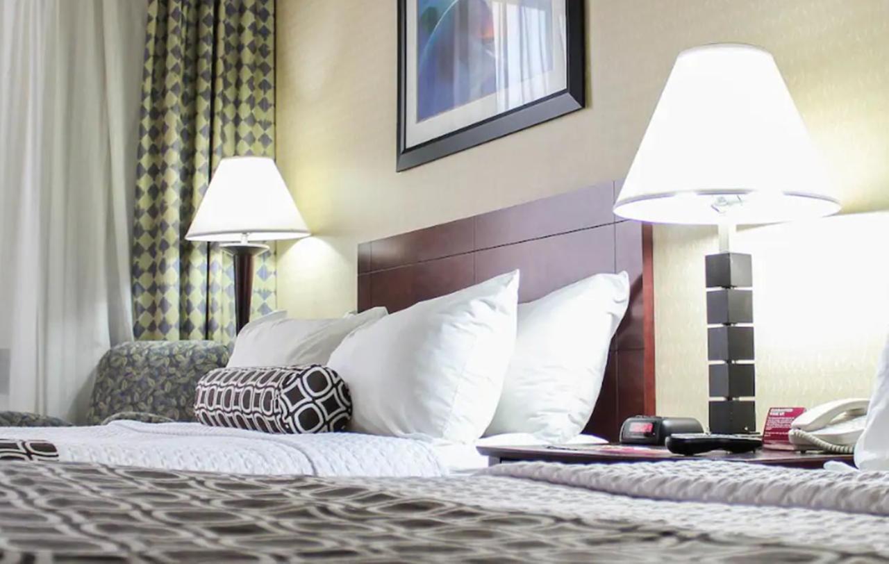 Hotel Crowne Plaza Cleveland Airport By Ihg Middleburg Heights Exterior foto