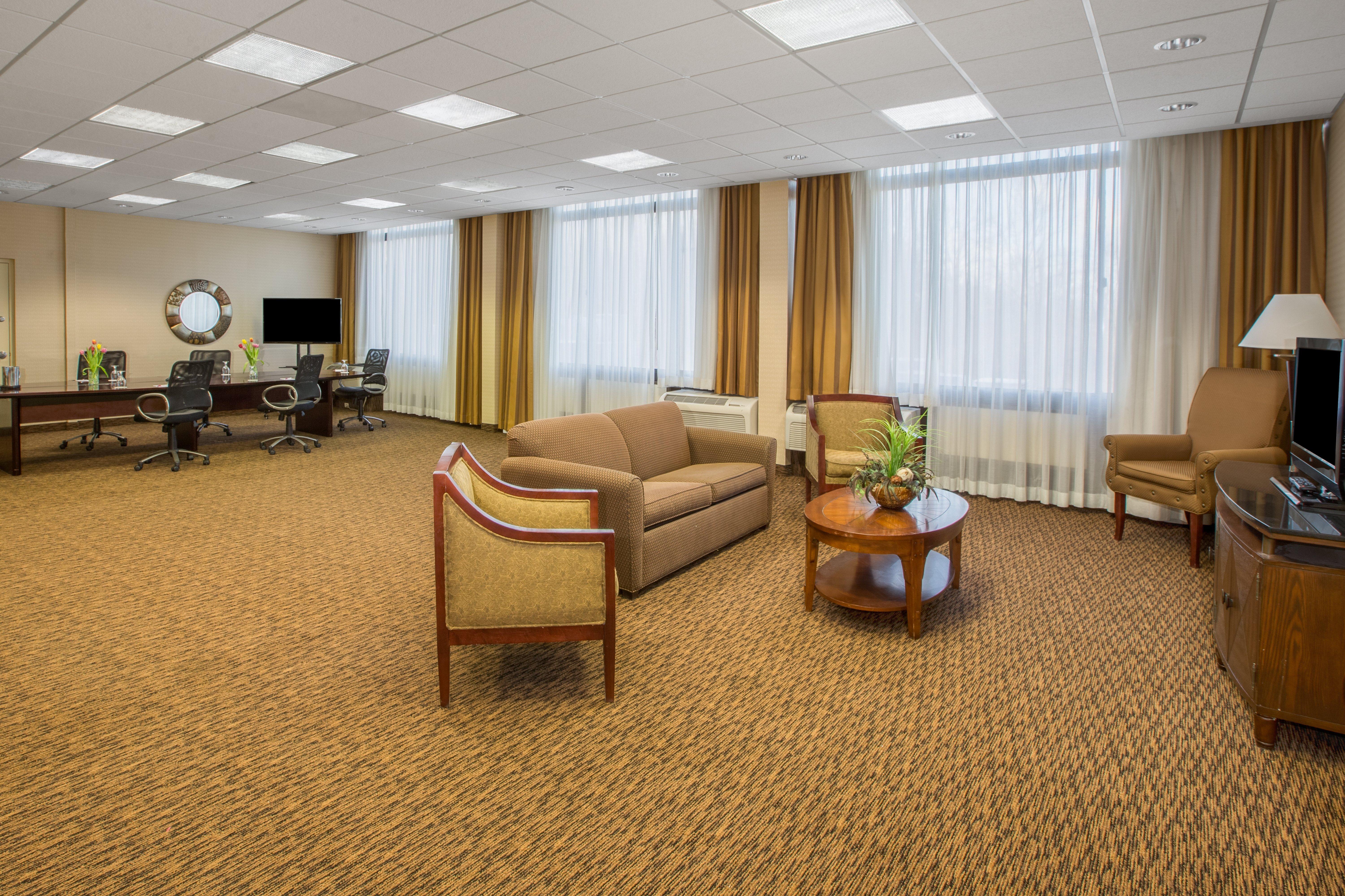 Hotel Crowne Plaza Cleveland Airport By Ihg Middleburg Heights Exterior foto